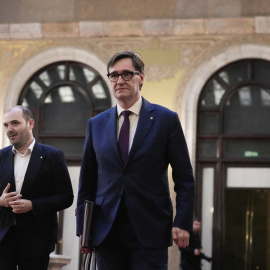 El president de la Generalitat, Savador Illa junto al conseller de la Presidència, Albert Dalmau.