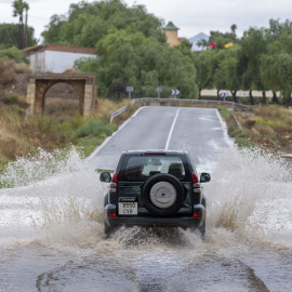 El camino del Sifón de Cartagena antes de ser cortado debido a las lluvias.