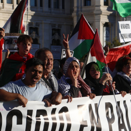 (Foto de ARCHIVO)Cientos de personas durante la movilización bajo el lema ‘Alto al genocidio contra el pueblo Palestino. Por el fin al comercio de armas y a las relaciones con Israel’, a 4 de octubre de 2025, en Madrid (España). La manifestación, organizada por la Asociación Hispano Palestina Jerusalén (AHPJ), la Red Solidaria Contra la Ocupación de Palestina (RESCOP), la Campaña por el Embargo de armas a Israel y las Asambleas de Madrid con Palestina ha realizado un recorrido desde Atocha hasta la Plaza de Callao.Ananda Manjón / Europa Press04 OCTUBRE 2025;MANI;PROTESTA;GENOCIDIO;GAZA;PALESTINA;ISRAEL;EMBARGO;BOICOT;BANDERA;PALESTINA LIBRE04/10/2025