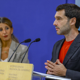 Pablo Bustinduy y Yolanda Díaz, este lunes en el Ministerio de Trabajo.