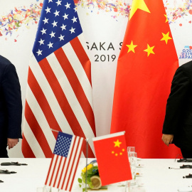 Foto de archivo de los presidentes de EEUU y de China, Donald Trump  y Xi Jinping, tras su encuentro durante la cumbre del G20 en Osaka.
