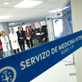 El presidente de la Xunta, Alfonso Rueda, en una visita a un hospital de Ourense en una imagen de archivo.