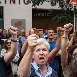 Imagen de archivo de funcionarios de justicia durante una protesta frente a la sede nacional del PSOE, en Ferraz.