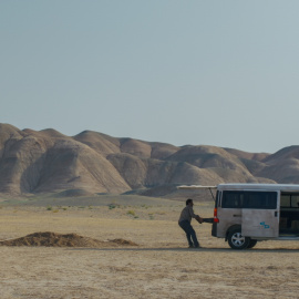 Una furgoneta, el desierto y las calles de Teherán son los lugares en los que se desarrolla la película.