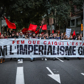 Capçalera de la manifestació unitària de Barcelona que s'ha fet la tarda del 15 d'octubre amb motiu de la vaga per Palestina.