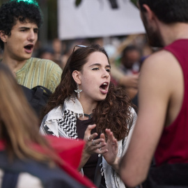 Coral Latorre, portavoz del Sindicato de Estudiantes: "La juventud vuelve a estar en primera línea contra el g3n0c1d1o

Hace 18 años nacimos con un compromiso: hacer un periodismo útil para la sociedad. Solo podemos continuar con esta labor si contamos con el apoyo de personas como tú.

Únete a la comunidad de Público. 18 años no son nada… cuando nos queda tanto por contar. Periodismo incómodo para tiempos difíciles. http://bit.ly/3VylhmD


Periodismo, investigación y compromiso para construir un mundo más igualitario.
¡Suscríbete ya a nuestro canal!: https://bit.ly/2U8nM0q
Visita: https://www.publico.es
Síguenos en Facebook: https://www.facebook.com/diario.publico/
Síguenos en Twitter: https://twitter.com/publico_es
Síguenos en Instagram: https://www.instagram.com/publico.es
Síguenos en TikTok: https://www.tiktok.com/@publico_es
Síguenos en Bluesky: https://bsky.app/profile/publico.es