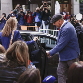 El exasesor ministerial Koldo García (d) sale del Tribunal Supremo tras comparecer ante el juez Leopoldo Puente este jueves.