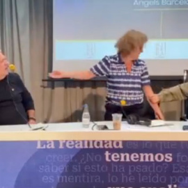 El tenso instante entre Javier Aroca y Berna González Harbour.