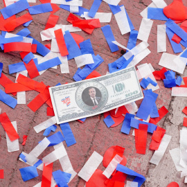 Un billete falso con el rostro del expresidente conservador Jorge Tuto Quiroga, candidato presidencial de Bolivia por la coalición Alianza Libre.