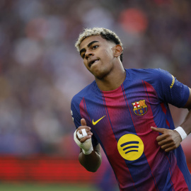 El delantero del Barça, Lamine Yamal, este sábado durante el partido de la jornada 9 de LaLiga EA Sports, entre el FC Barcelona y el Girona FC, en el Estadi Olímpic de Montjuic (Barcelona).
