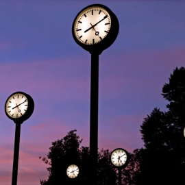 Imagen de archivo de varios relojes.