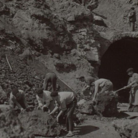 Foto de prisioneros republicanos realizando tareas mineras en Gallarta (Bilbao).