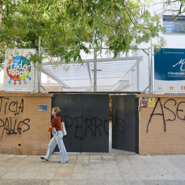 Pintadas en el colegio Las Irlandesas en Sevilla en el que estudiaba Sandra, la joven muerta por suicidio en Sevilla.