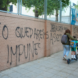 Imagen de archivo con pintadas en la fachada del Colegio Irlandesas Loreto, en Sevilla.