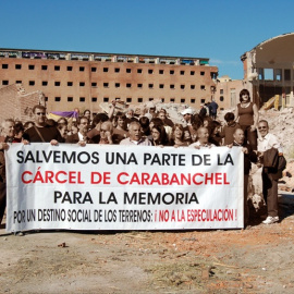Protesta durante la demolición de la Cárcel de Carabanchel, en octubre del año 2008.