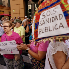 Movilización ciudadana en Málaga por los fallos en el cribado del cáncer de mama en Andalucía.
