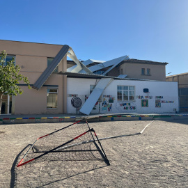 Part de la teulada del pavelló d'Anglesola, damunt l'escola Santa Creu