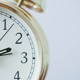 Recuerda atrasar el reloj esta noche: llega el horario de invierno