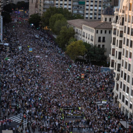 Vista aèria de la manifestació a València contra Carlos Mazón un any després de la Dana.