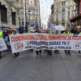 Manifestación en Madrid para exigir que las pensiones mínimas se igualen al salario mínimo interprofesional (SMI).