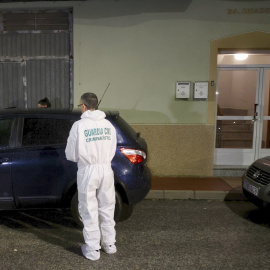La Guardia Civil frente a la vivienda en Librilla, Murcia.