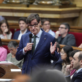 Fotografía de archivo del president de la Generalitat, Salvador Illa, durante un pleno en el Parlament de Catalunya, a 22 de octubre de 2025, en Barcelona, Catalunya (España). El pleno del Parlament de ese miércoles y jueves llevará a debate dos decretos ley del Govern: el que crea un Fondo Extraordinario Adicional 2025 para los Entes Locales y el que amplía las actuaciones que se pueden financiar con el Fondo de Transición Nuclear.David Zorrakino / Europa Press22/10/2025