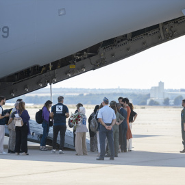 Fotografía de archivoVarios niños a su llegada a la Base Aérea de Torrejón de Ardoz, a 24 de julio de 2024, en Torrejón de Ardoz, Madrid (España). El avión A400M medicalizado con un equipo de la Unidad Médica de Aeroevacuación del Ejército del Aire y del Espacio (UMAER) ha aterrizado la tarde de este miércoles, 24 de julio, en la Base Aérea de Torrejón de Ardoz (Madrid) con un grupo de 15 niños gazatíes, acompañados de sus familiares, que están heridos o con problemas graves de salud derivados de la ofensiva israelí en la Franja de Gaza y que recibirán atención en distintos hospitales.Ministerio de Inclusión, Seguridad Social y Migrac2