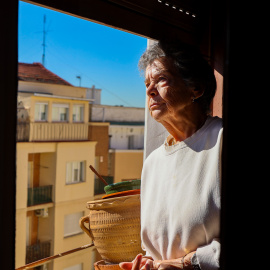 Maricarmen, la vecina de 87 años a la que quiere expulsar de su vivienda un fondo buitre.