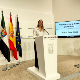 La presidenta de la Junta de Extremadura, María Guardiola, durante una rueda de prensa en la sede de Presidencia de la Junta, a 27 de octubre de 2025, en Mérida, Extremadura (España).