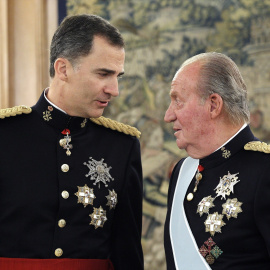 Felipe y Juan Carlos de Borbón, en una imagen de archivo tomada en 2014.