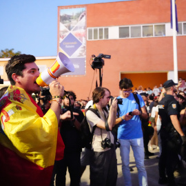 Vito Quiles en la concentración convocada en la Universidad de Sevilla.