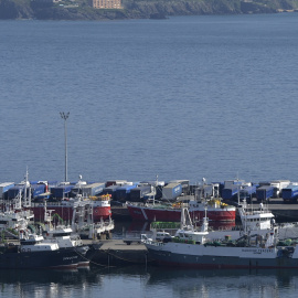 Barcos pesqueros amarrados en el puerto de A Coruña
