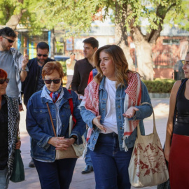 Yolanda Hidalgo acude junto a vecinas y activistas a la inauguración del Mural por Palestina, promovido por el Ayuntamiento de Getafe.