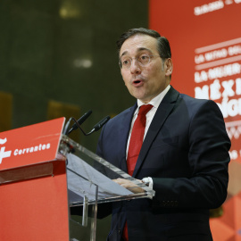 El ministro José Manuel Albares en la inauguración de la exposición 'La mitad del mundo. La mujer en el México indígena'.