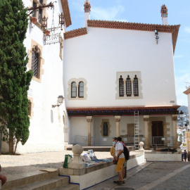Racó de la Calma de Sitges, davant del Palau Maricel