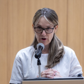 La presidenta de la Asociación de Víctimas Mortales de la DANA, Rosa Álvarez, durante una rueda de prensa, en el Ateneo de Madrid, a 3 de noviembre de 2025, en Madrid (España). 30 entidades del ámbito sindical y social del país se han reunido con las tres principales asociaciones de víctimas y afectados de la DANA para expresarles su apoyo ante las comparecencias en la Comisión del Congreso esta semana. Esta reunión tiene lugar después de que el presidente de la Generalitat haya anunciado hoy su dimisión.Alberto Ortega / Europa Press03/11/2025