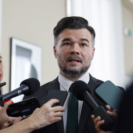 La advertencia de Gabriel Rufián a las víctimas de la dana, sobre el PP: "Quedarte o no en la sobremesa en un restaurante mientras tu gente se ahoga es política. Desconfíen de quien les diga que no politicemos" 


Hace 18 años nacimos con un compromiso: hacer un periodismo útil para la sociedad. Solo podemos continuar con esta labor si contamos con el apoyo de personas como tú.

Únete a la comunidad de Público. 18 años no son nada… cuando nos queda tanto por contar. Periodismo incómodo para tiempos difíciles. http://bit.ly/3VylhmD


Periodismo, investigación y compromiso para construir un mundo más igualitario.
¡Suscríbete ya a nuestro canal!: https://bit.ly/2U8nM0q
Visita: https://www.publico.es
Síguenos en Facebook: https://www.facebook.com/diario.publico/
Síguenos en Twitter: https://twitter.com/publico_es
Síguenos en Instagram: https://www.instagram.com/publico.es
Síguenos en TikTok: https://www.tiktok.com/@publico_es
Síguenos en Bluesky: https://bsky.app/profile/publico.es