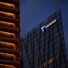 El logo de Telefónica en su sede de Barcelona.