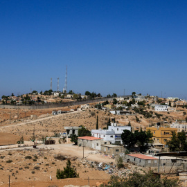 Un muro de separación separa Al-Ramadeen del asentamiento israelí de Eshkolot, en la Cisjordania ocupada por Israel.