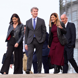 El presidente del Partido Popular, Alberto Núñez Fejióo, y la presidenta de Cantabria, María José Sáenz de Buruaga (d), a su llegada a la presentación del Plan Nacional de Autónomos, en el Edificio Bisalia del PCTCAN, a 5 de noviembre de 2025, en Santander, Cantabria (España).