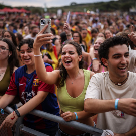 Públic durant l'actuació de Mama Dousha al Canet Rock 2025