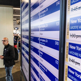 Pantalla de información de vuelos en el Aeropuerto de San Francisco.