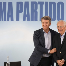 El presidente del PP, Alberto Núñez Feijóo, y el de Melilla, Juan José Imbroda, en el acto de este lunes.