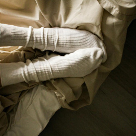 Mucha gente cree que ir a dormir con un trozo de patata dentro del calcetín puede curar su resfriado.