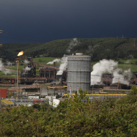 Vista de la fábrica de acero de ArcelorMittal en Gijón, Asturias.