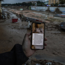 Imagen de archivo de un mensaje de alerta de Protección Civil, en València.