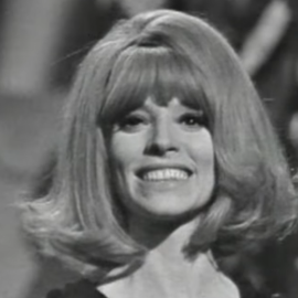 Encarnita Polo cantando 'Paco,Paco, Paco'.