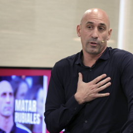 Luis Rubiales presenta su libro 'Matar a Rubiales' en Granada.