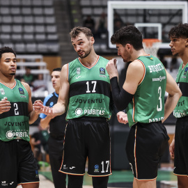 Algunos jugadores del equipo de baloncesto Joventut Badalona.