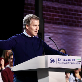 El presidente del PP, Alberto Núñez Feijóo, participa en un acto público en Badajoz, Extremadura.